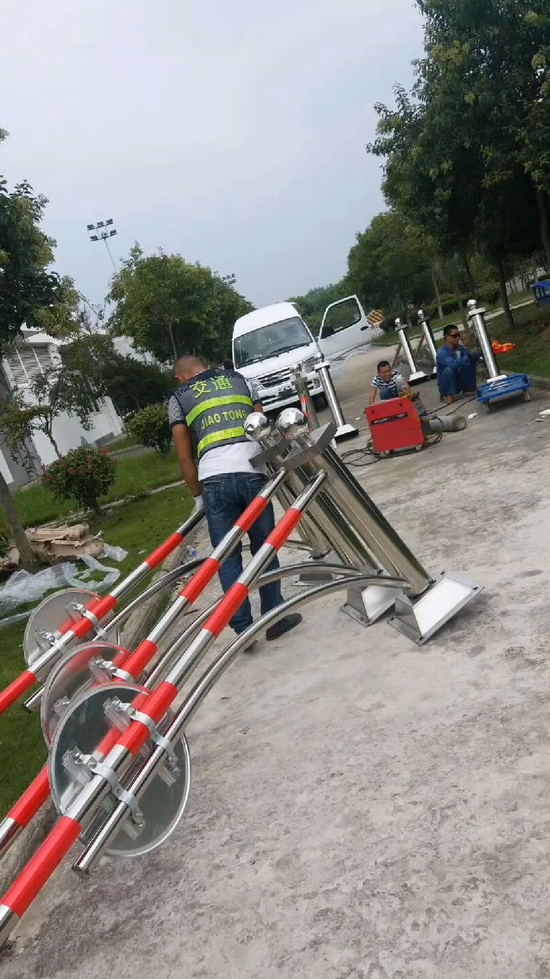 河南速發(fā)交通設(shè)施 雨雪霧手動(dòng)封道欄桿機(jī)的高效應(yīng)用